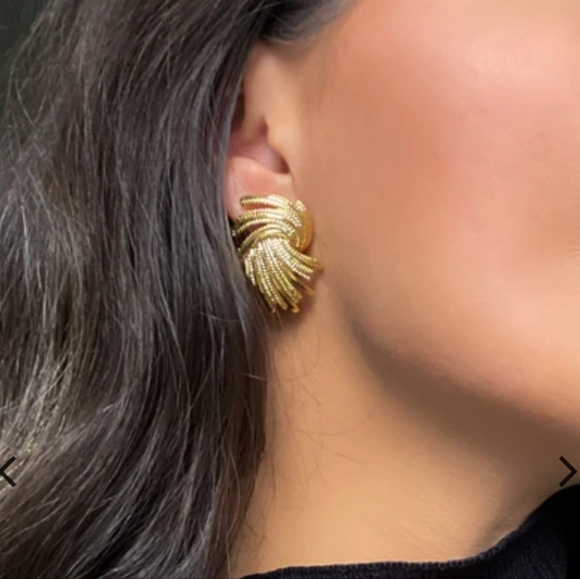 💖 2/$30 Womens earrings gold dainty statement elegant small stud wedding event - Picture 1 of 16